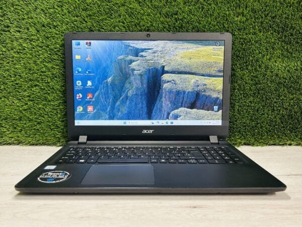 ACER EXTENSA 2540 15.6″ i5 16GB 250GB SSD
