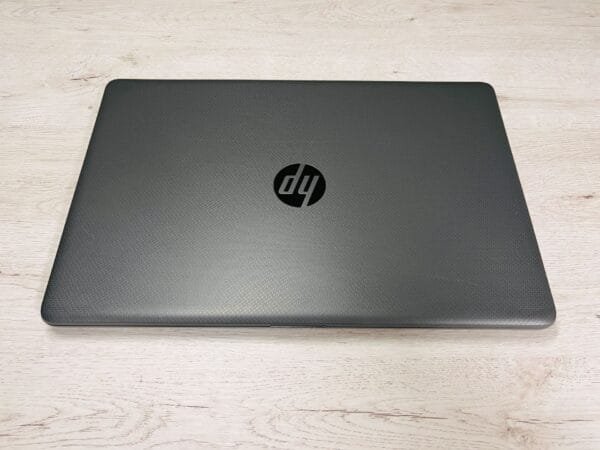 HP 250 G7 15.6″ Celeron N4000 8GB 128GB SSD - Imagen 2