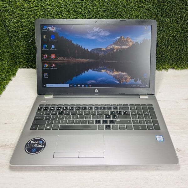 HP 250 G6 SILVER 15.6″ i5 8GB 250GB SSD - Imagen 3