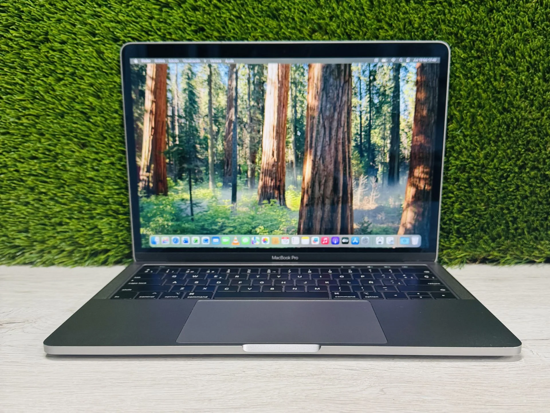 APPLE MACBOOK PRO A1989 13.3″ i7 16GB 256GB SSD con TouchBar Táctil