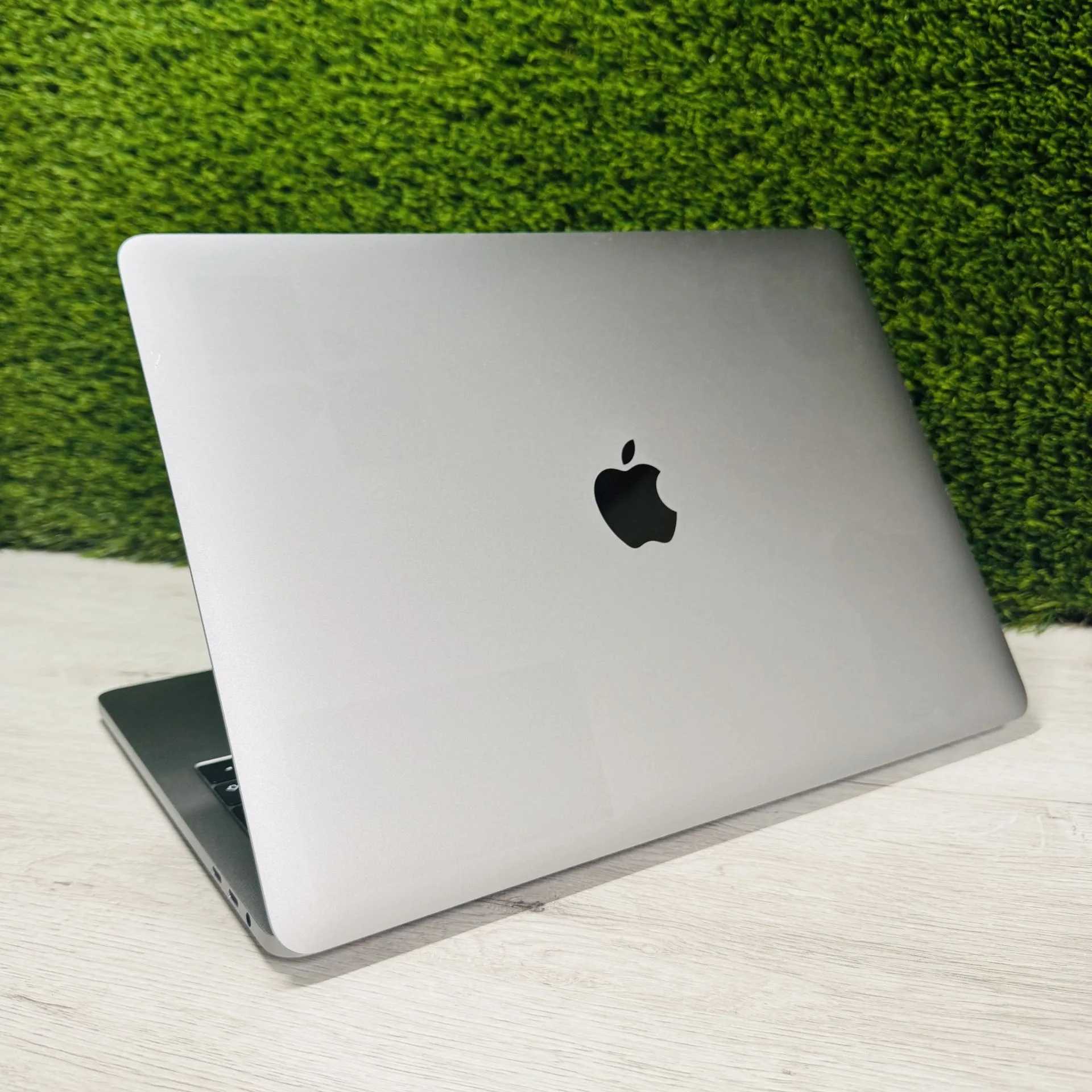 APPLE MACBOOK PRO A1989 13.3″ i7 16GB 256GB SSD con TouchBar Táctil - Imagen 3