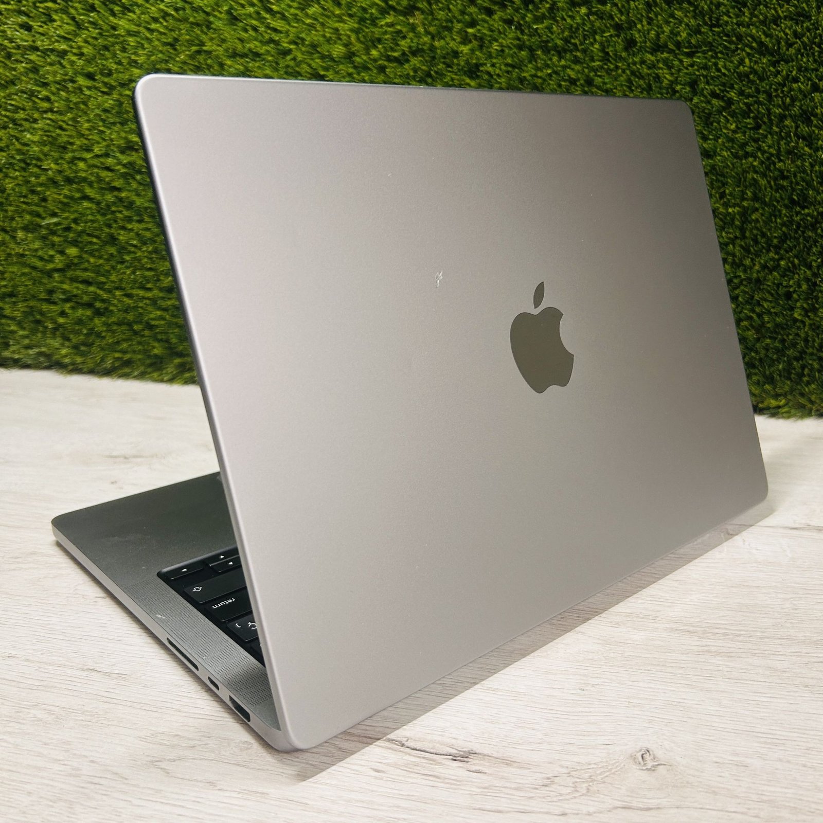 APPLE MACBOOK PRO 2023 A2779 14″ Chip M2 PRO 32GB 512GB SSD - Imagen 3