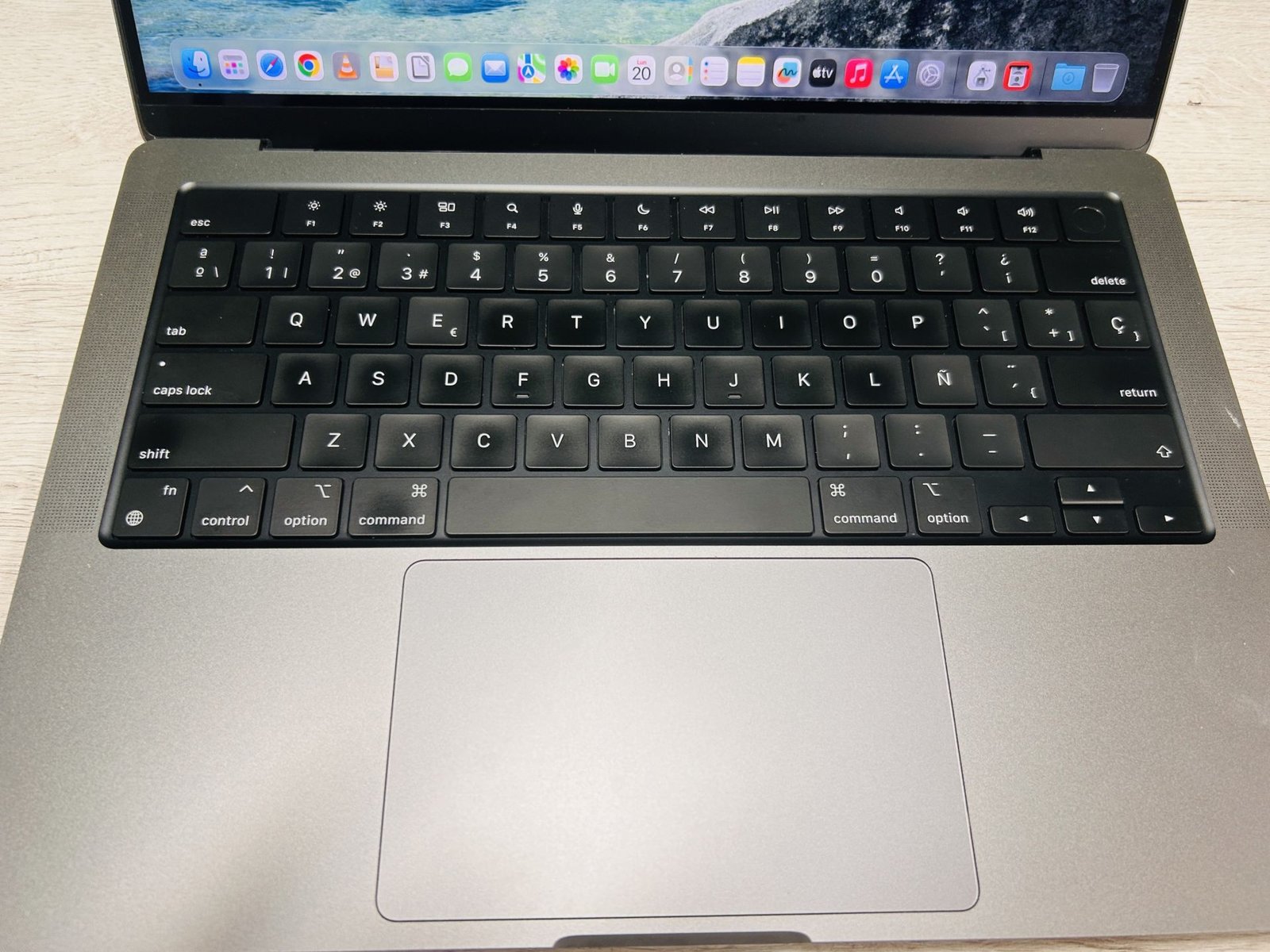 APPLE MACBOOK PRO 2023 A2779 14″ Chip M2 PRO 32GB 512GB SSD - Imagen 6