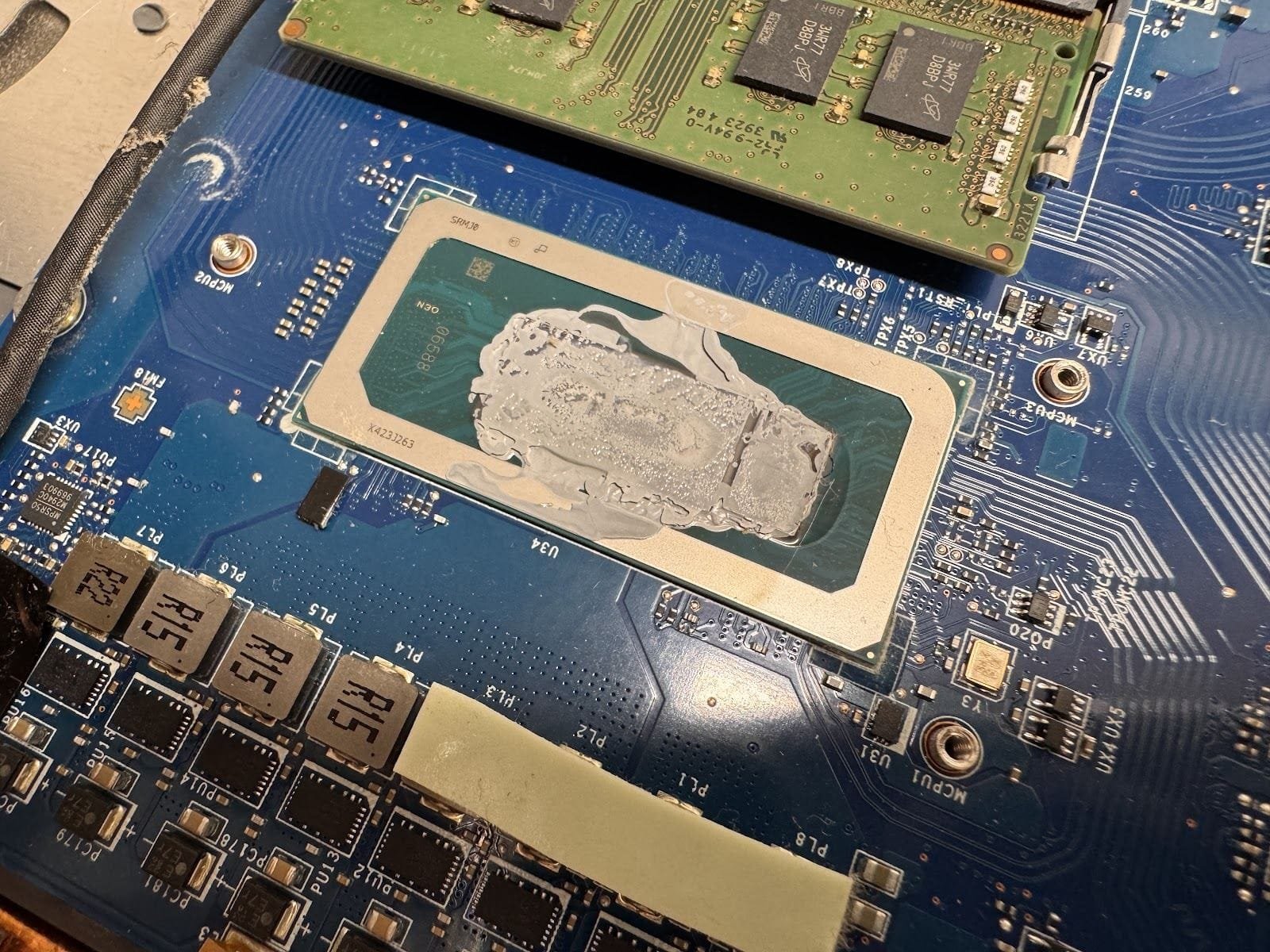 Cambio de pasta térmica en portátil MSI en Tecnik Reus